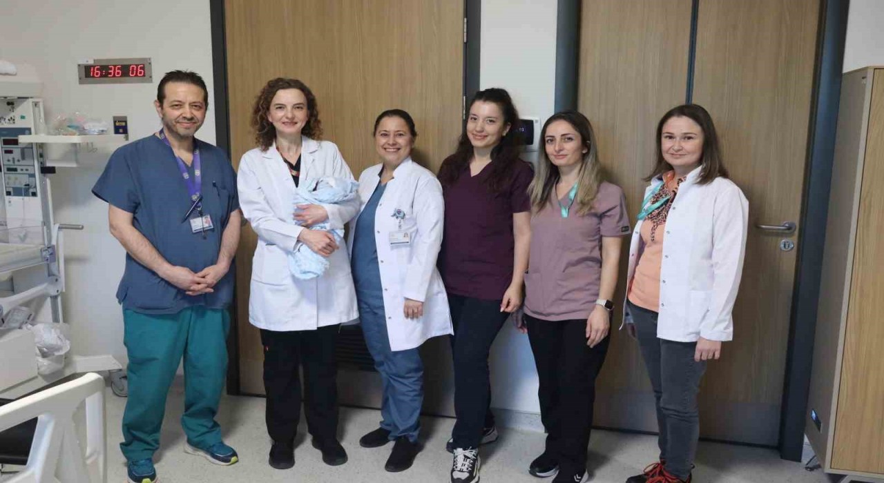 Bursa Şehir Hastanesi Tüp Bebek Merkezinde ilk bebek dünyaya geldi