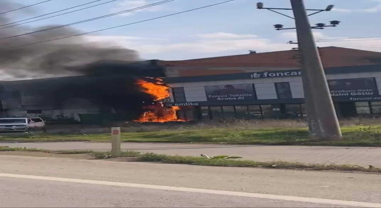 Bursada elektrik panosundan çıkan yangın işyerine sıçradı