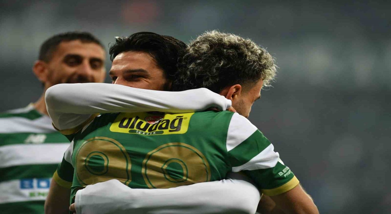 Bursaspor, Ankara Demirsporu 4-0 mağlup etti