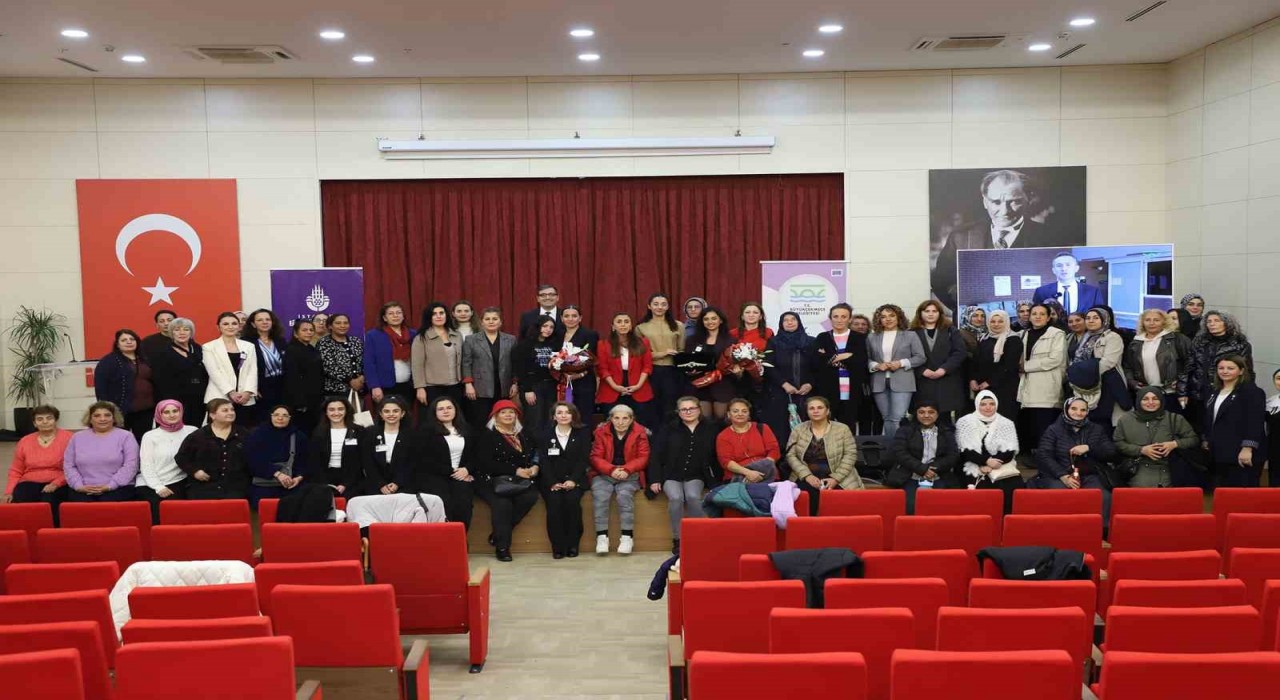 Büyükçekmecede kadınlar şiddete karşı bir araya geldi