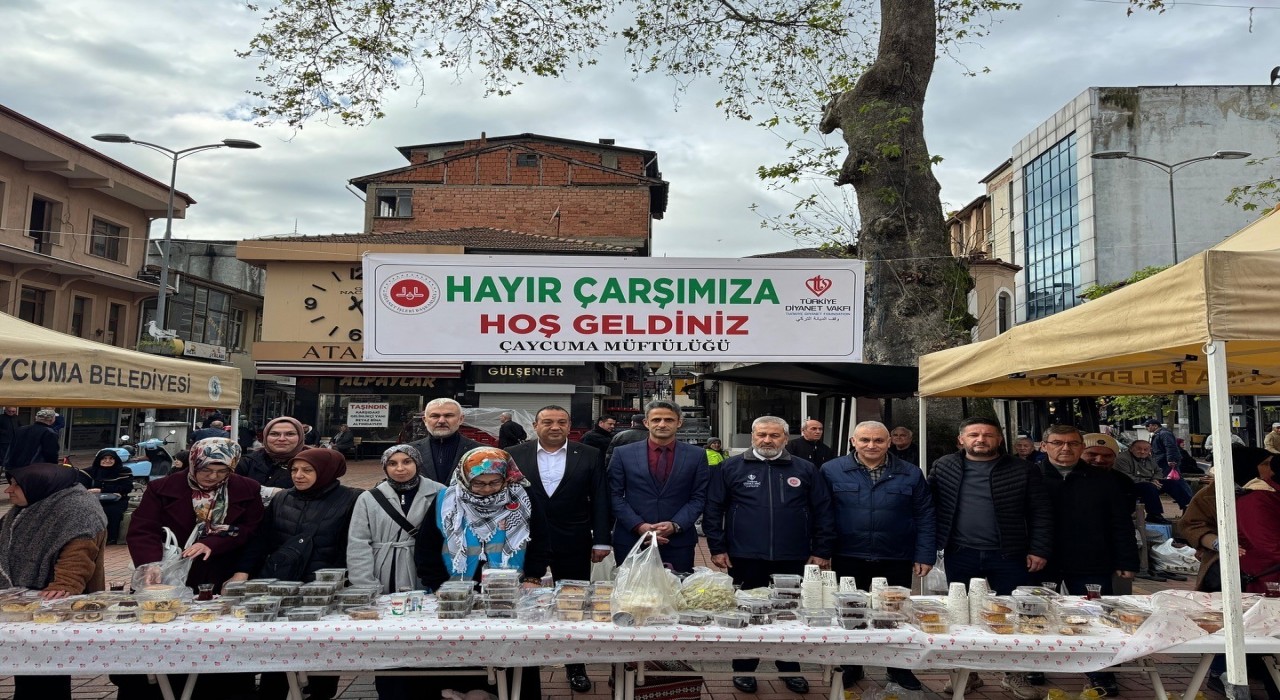 Çaycumada Gazze Yararına Hayır Çarşısı kuruldu