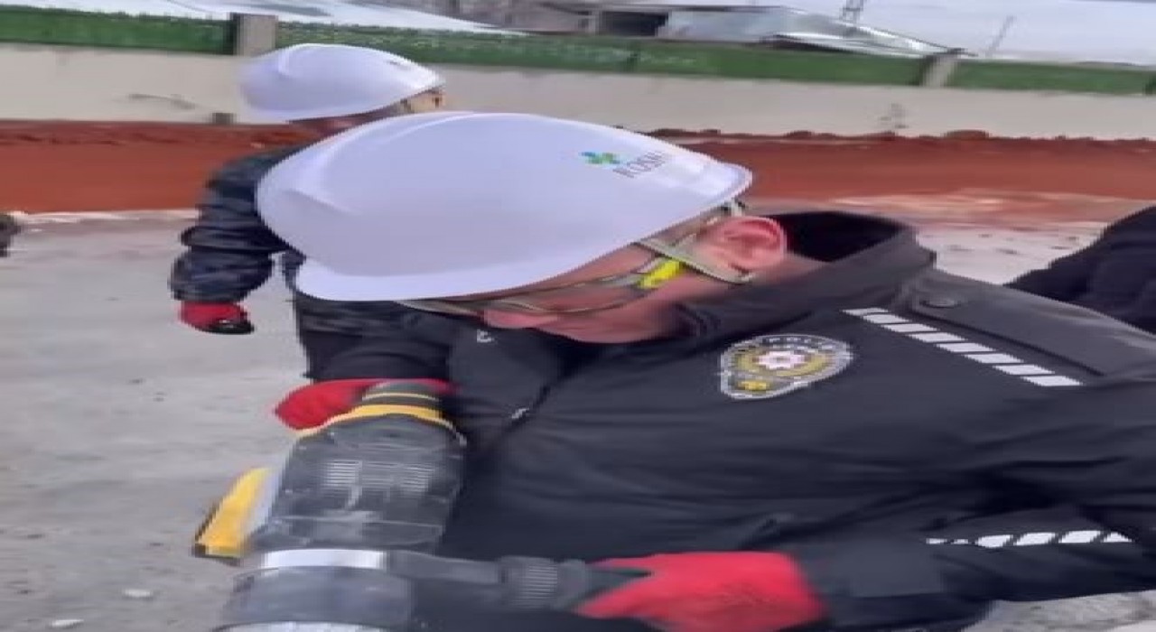 Çevik kuvvet polisine  ‘Enkazda Arama ve Kurtarma Temel Eğitimi