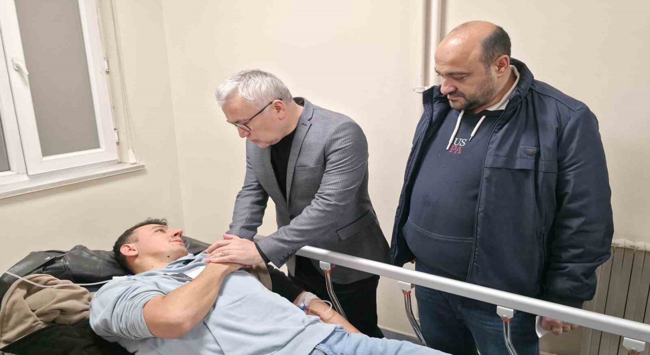 Cezaevi otobüsü kaza yaptı, Vali Şimşek yaralıları ziyaret etti