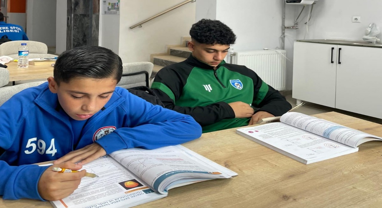 Cizrede genç sporcular saha ve kitap arasında köprü kuruyorlar