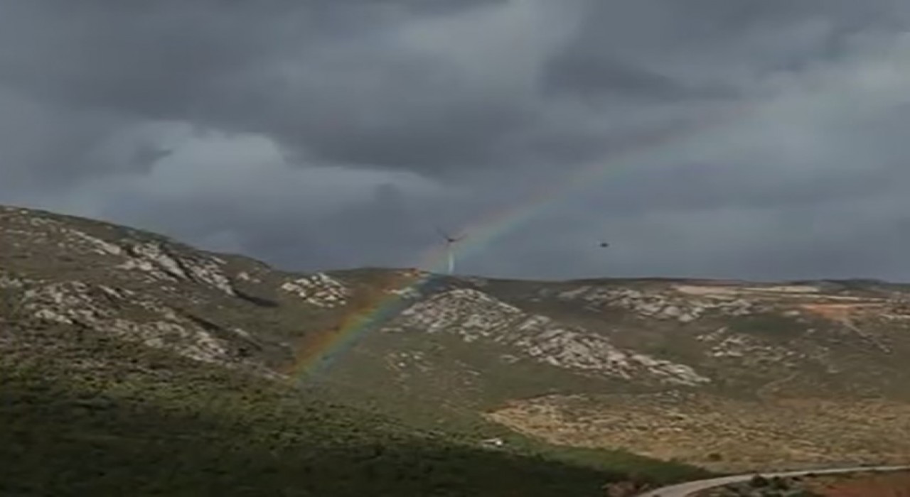 Çocukluk hayali olan gökkuşağının altından dronla geçmeyi denedi