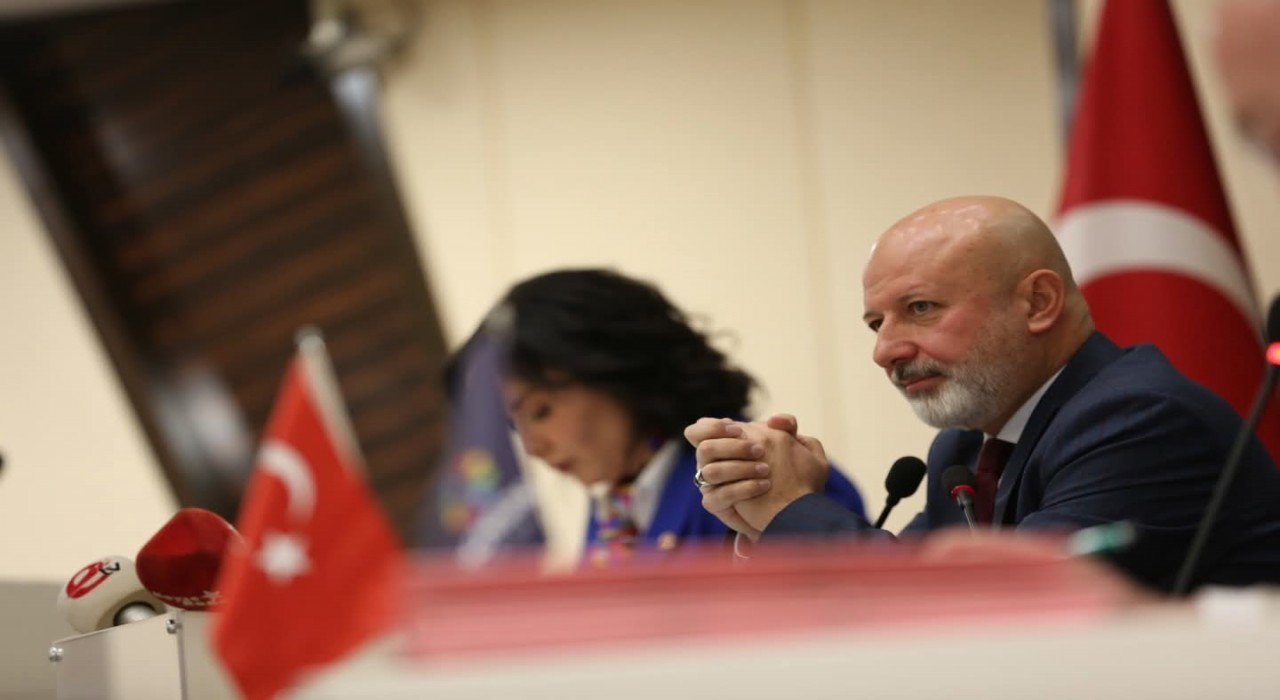 Çolakbayrakdar: Kimse sahte kahramanlık peşine düşmesin