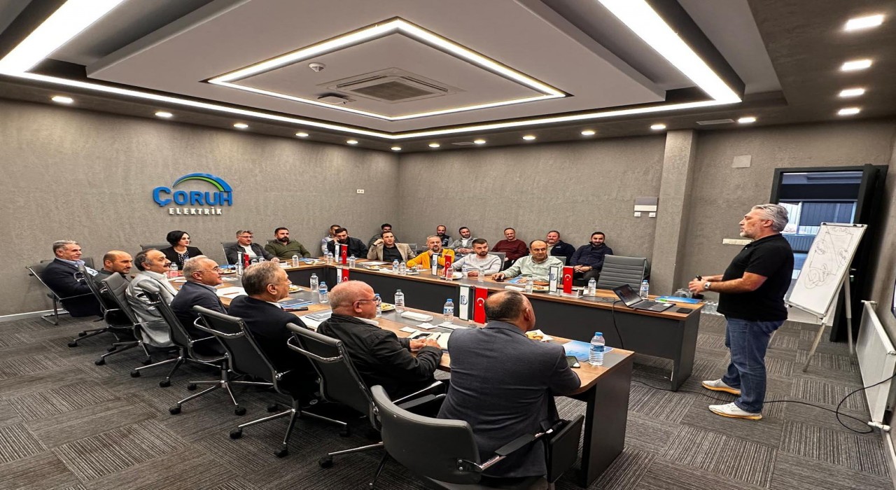 Çoruh EDAŞtan ilçe yöneticilerine etkili iletişim ve beden dili eğitimi