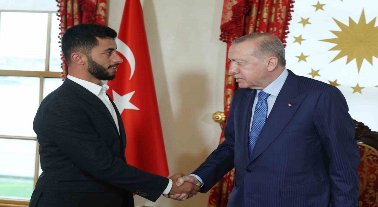 Cumhurbaşkanı Erdoğan, Oscar ödüllü Filistinli yönetmen Basel Adrayı kabul etti