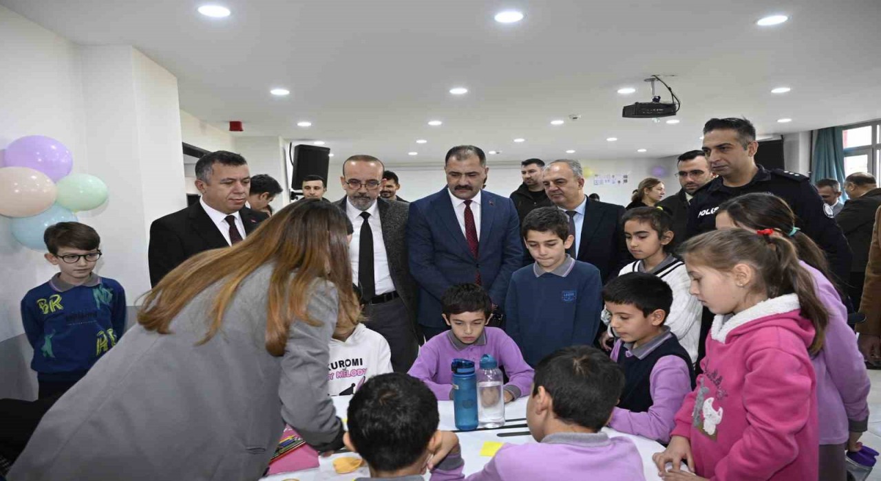 Demircide öğrenciler insan haklarını atölyelerde keşfetti