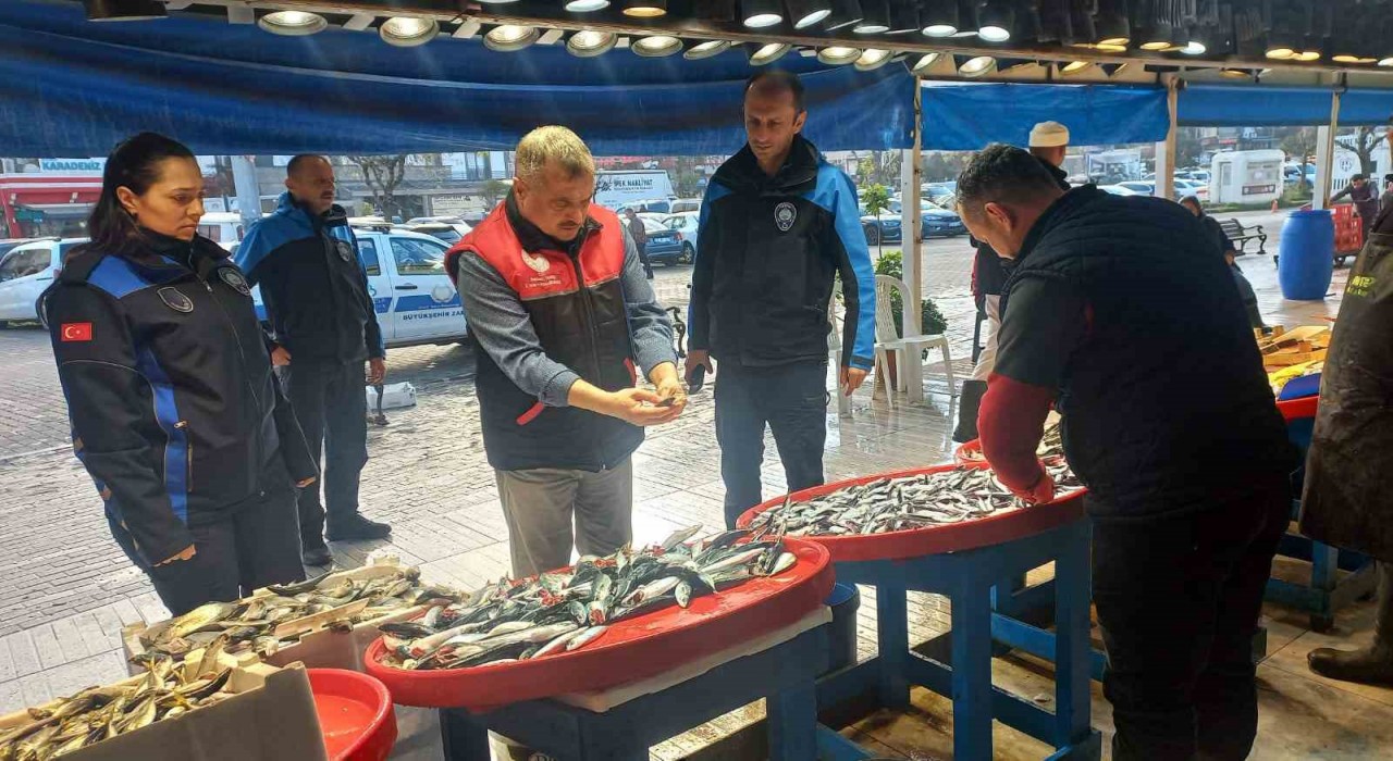 Denetim geldi, gerçek ortaya çıktı: Tezgahtaki balık kolyoz çıktı