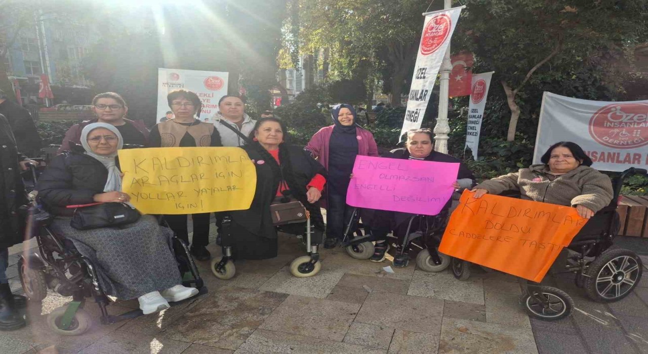 Denizlili vatandaşlar engelli bireylerin yaşadıkları zorlukları ‘1 Dakika Özel İnsan etkinliğinde hisseti
