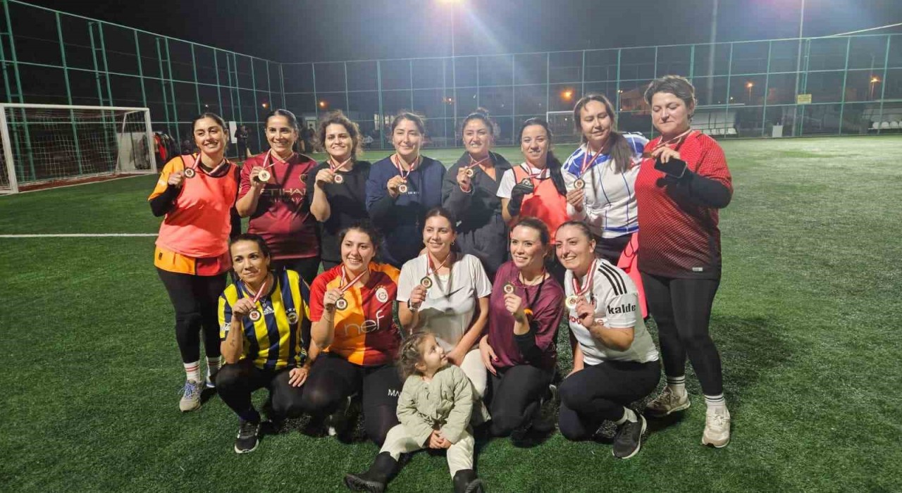 Didimde anneler sahaya indi