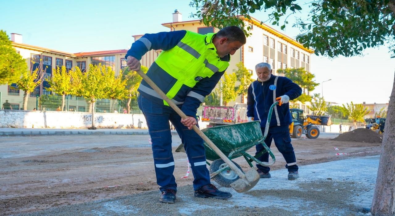 Didimde yol çalışmaları hız kesmeden devam ediyor