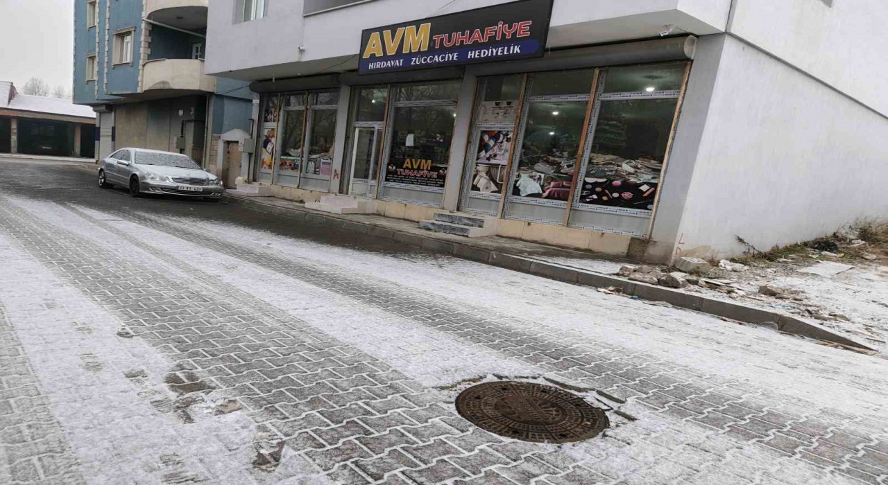 Diyadine mevsimin ilk karı düştü