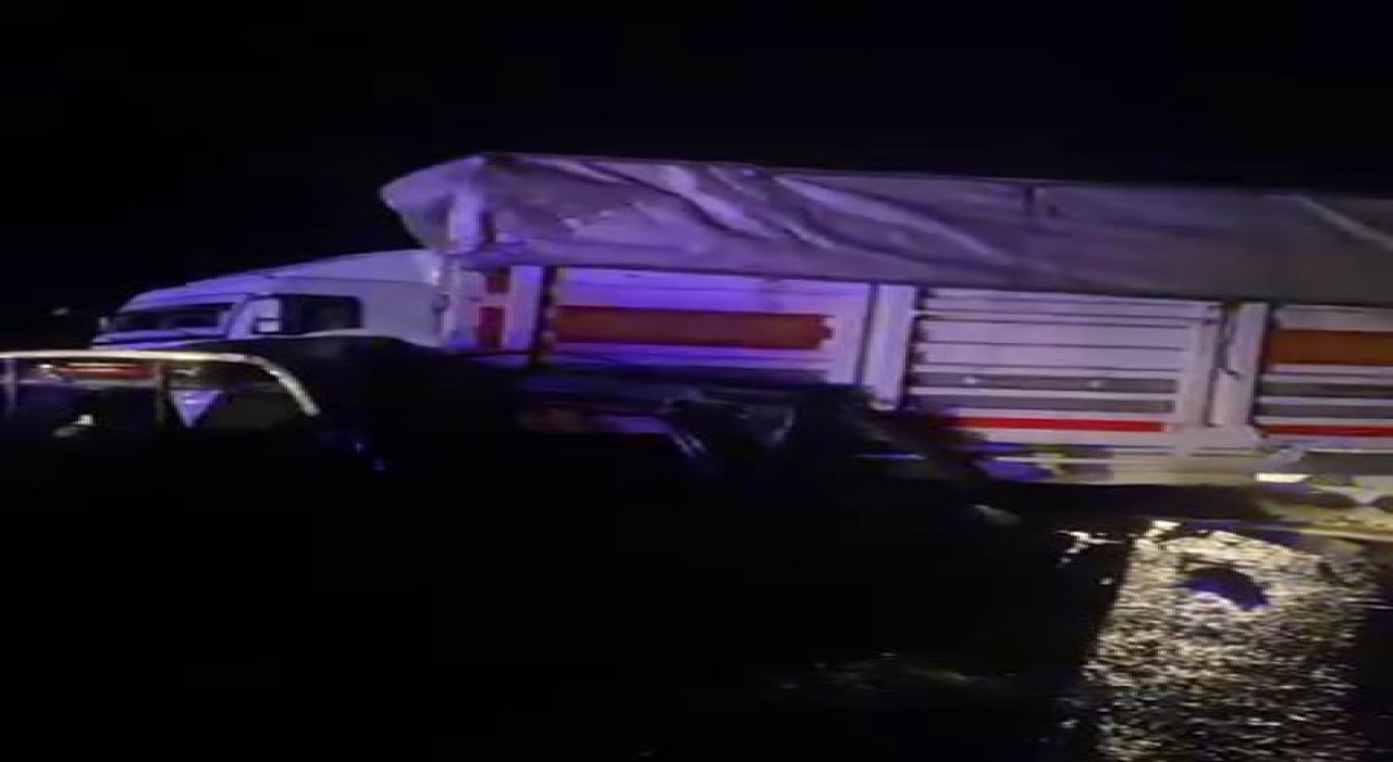 Diyarbakırda pikap tıra arkadan çarptı: 1 yaralı