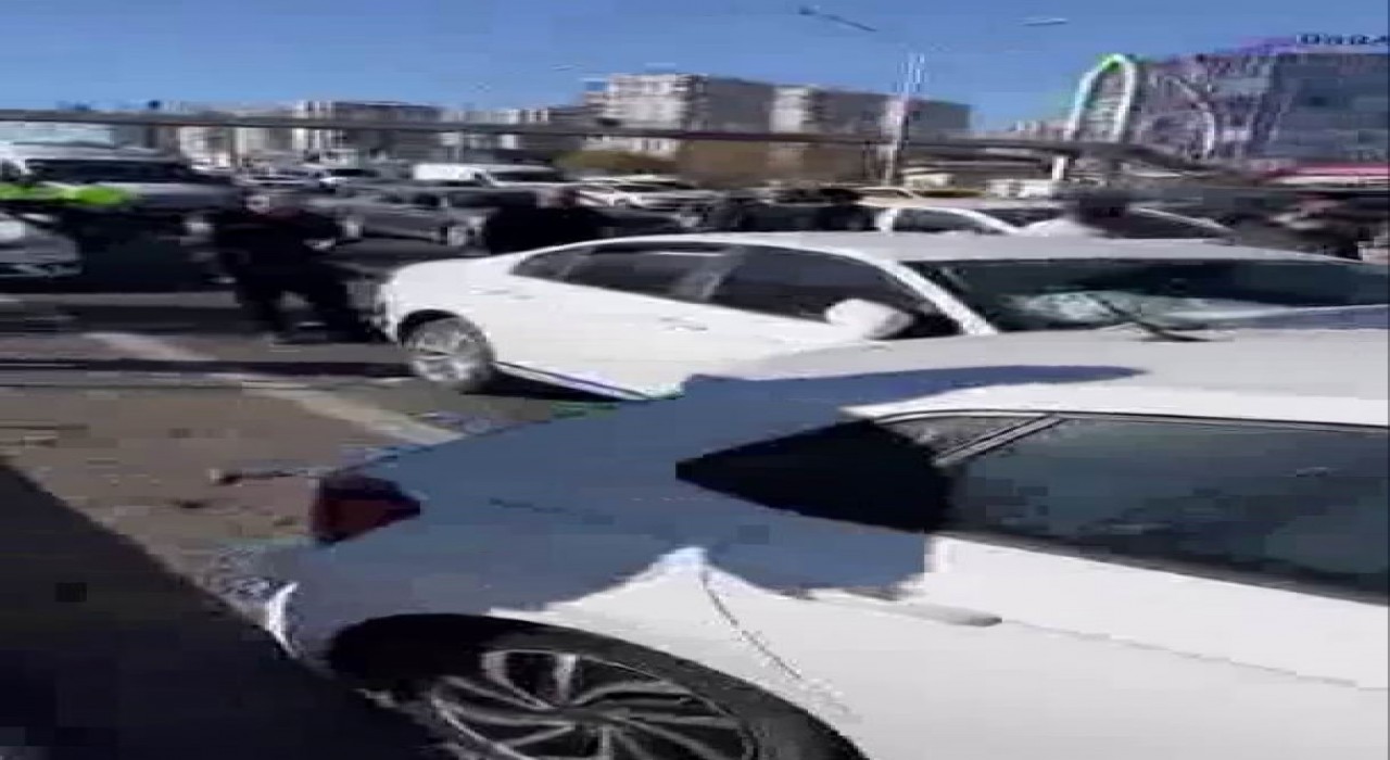 Diyarbakırda zincirleme kaza: 4 yaralı