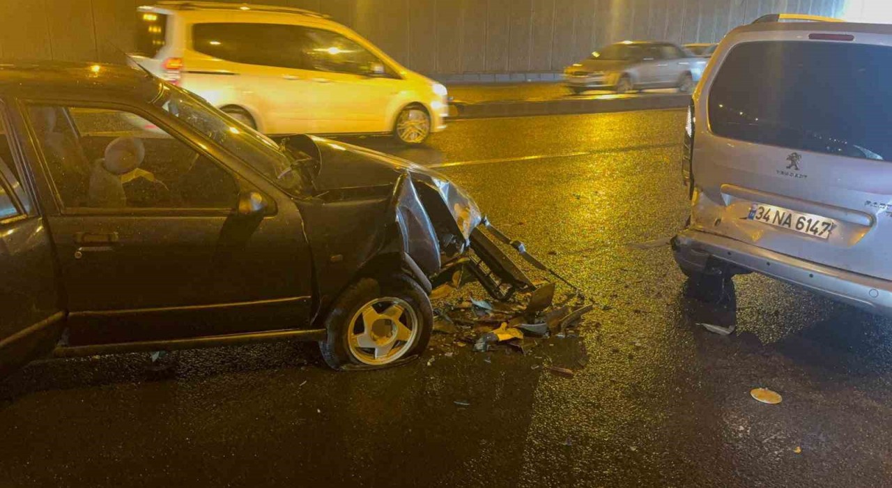 Diyarbakırda zincirleme trafik kazası: Trafik durma noktasına geldi, 3 kişi yaralandı