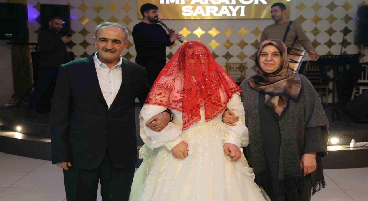 Down sendromlu Şevvalin düğün ve gelinlik hayali gerçek oldu