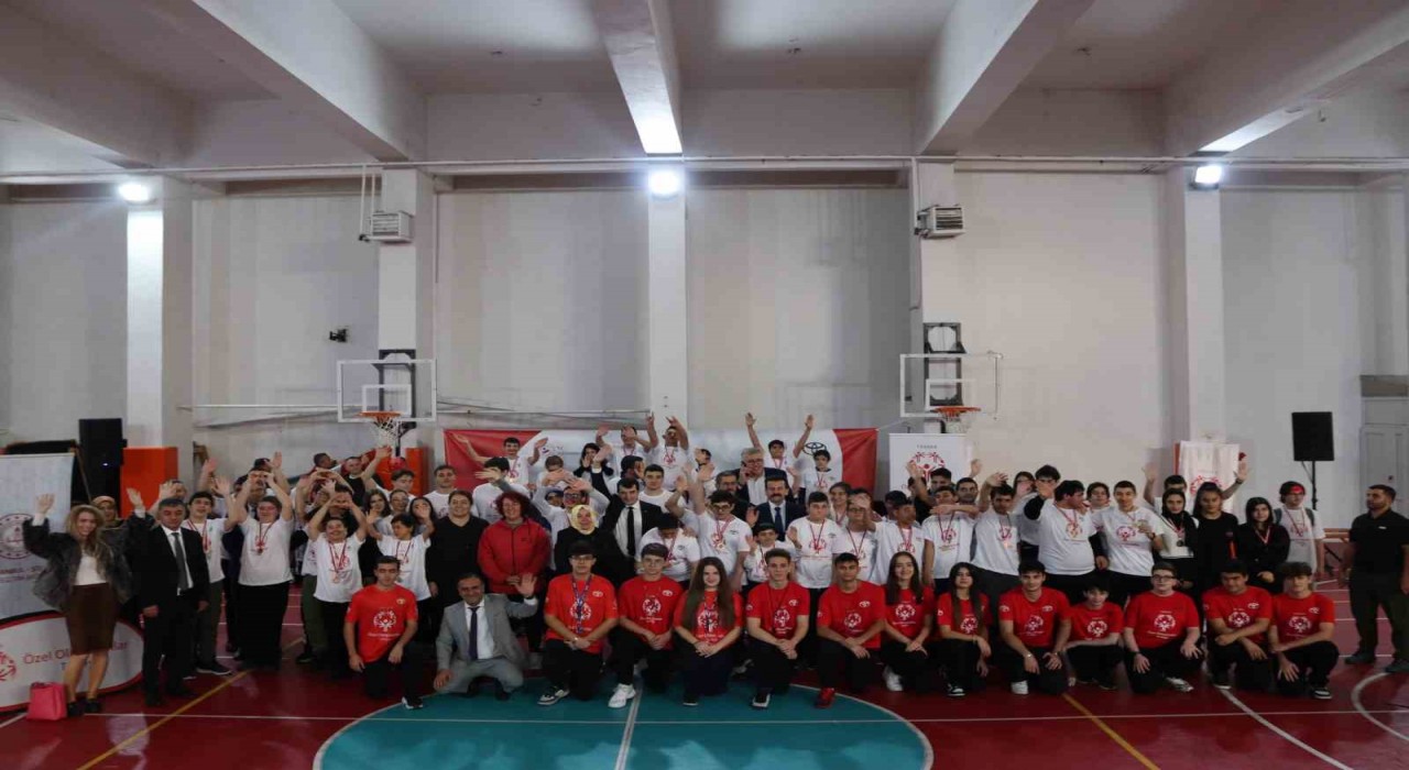 Dünya Engelliler Gününde, Özel Olimpiyatlar Türkiye Şişli Oyunları düzenlendi