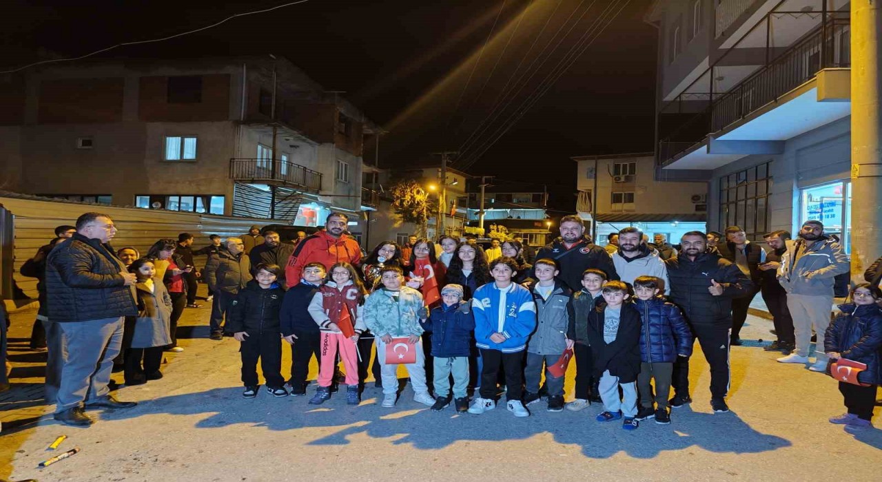 Dünya şampiyonu Zehrayı mahalle sakinleri törenle karşıladı