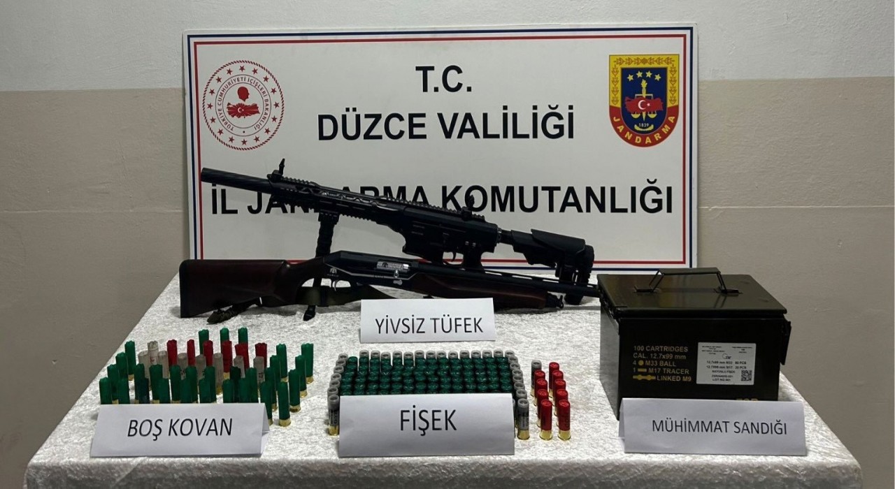 Düzcede evinin bahçesinde havaya ateş eden 2 kişi yakalandı