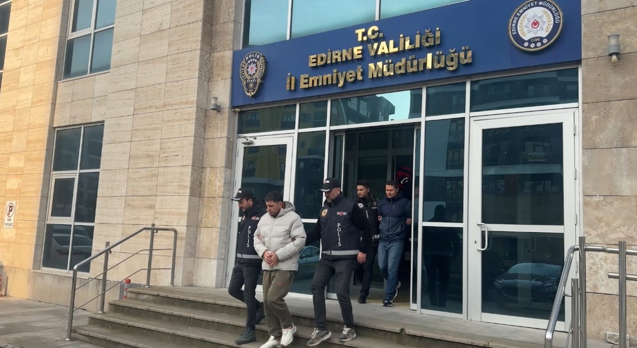 Edirne Kapıkulede tarihi eser operasyonu: Büyük İskender portreli sikkelerle kaçarken yakalandılar