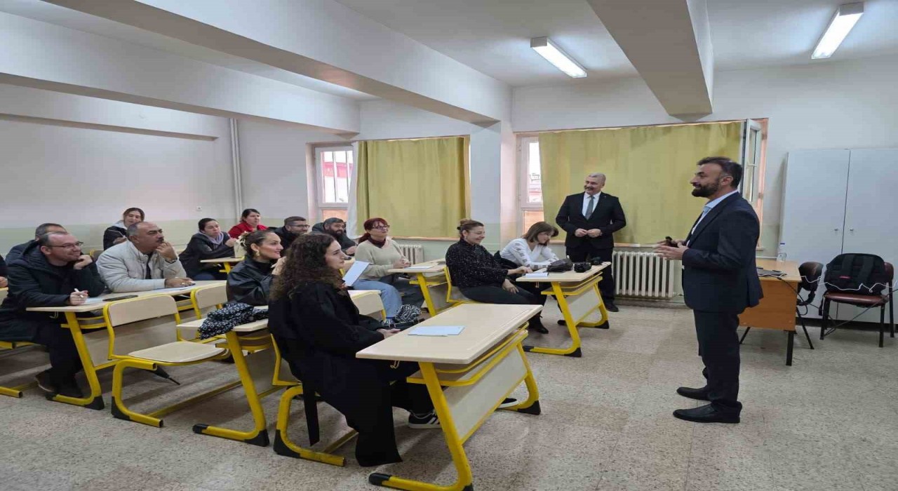 Efelerde Öğretmenlere Topçunun Eğitim Felsefesi Anlatıldı