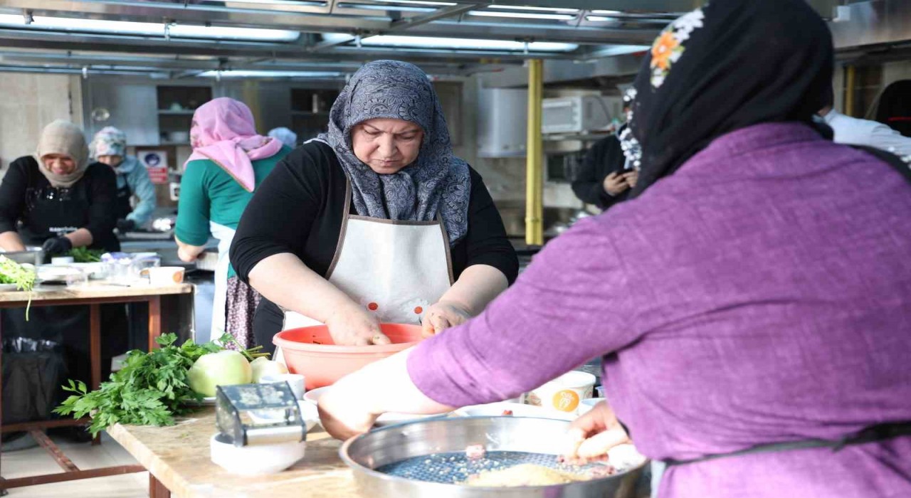 Elazığ mutfağı ulusal arenaya taşınıyor: 40 kadın geleneksel tariflerle yarıştı