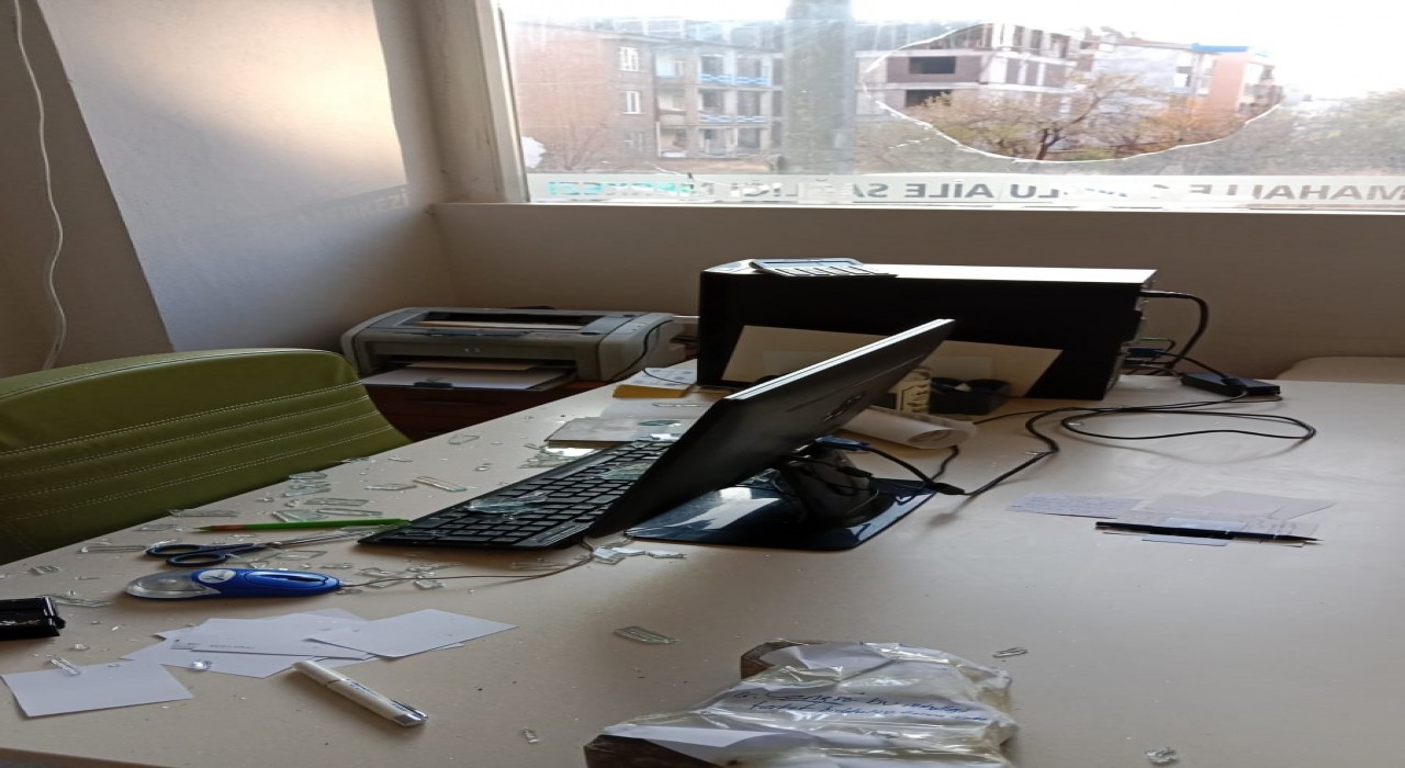 Elazığda aile sağlığı merkezine taşlı saldırı, doktora tehdit