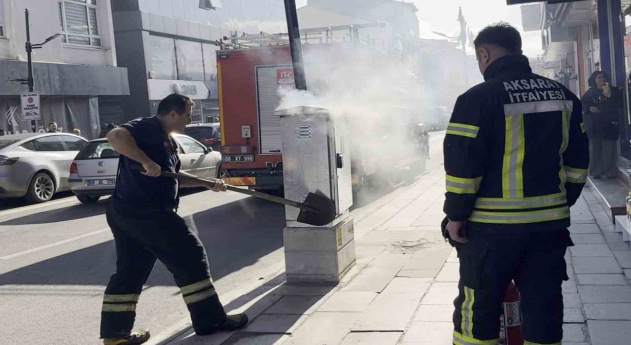 Elektrik panosundaki yangın paniğe neden oldu