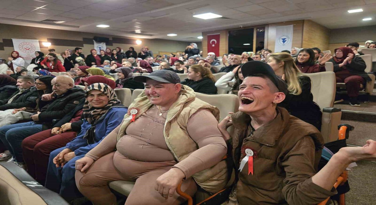 Engelliler Gününde hazırladıkları gösteriyle farkındalık oluşturdular