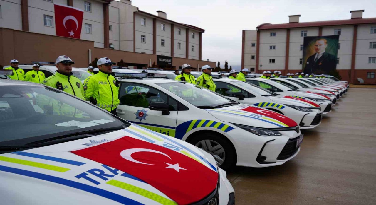 Erzincanda güvenlik güçlerine 122 yeni araç teslim edildi