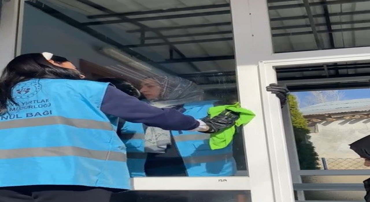 Erzincanda yurt öğrencilerinden manevi dokunuş