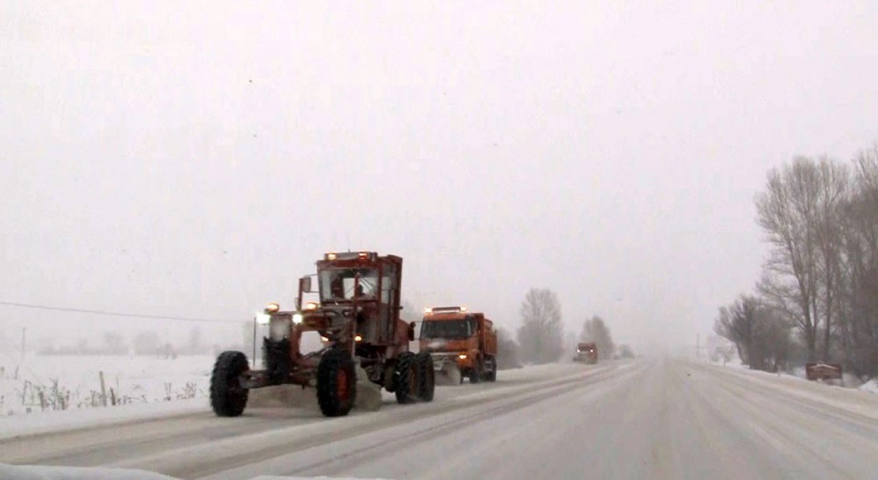 Erzincanın yüksek kesimlerinde kar yağışı etkili oldu