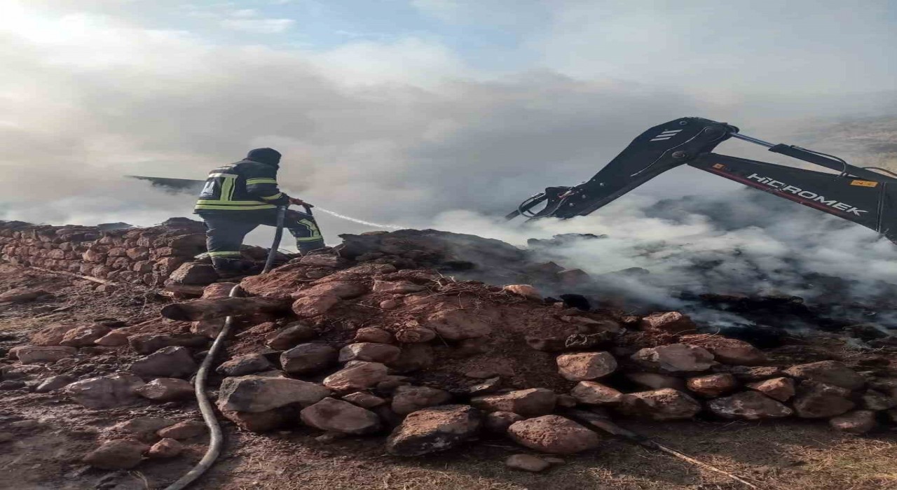 Erzurumda ahır ve samanlık yangını: 21 büyükbaş havyan telef oldu