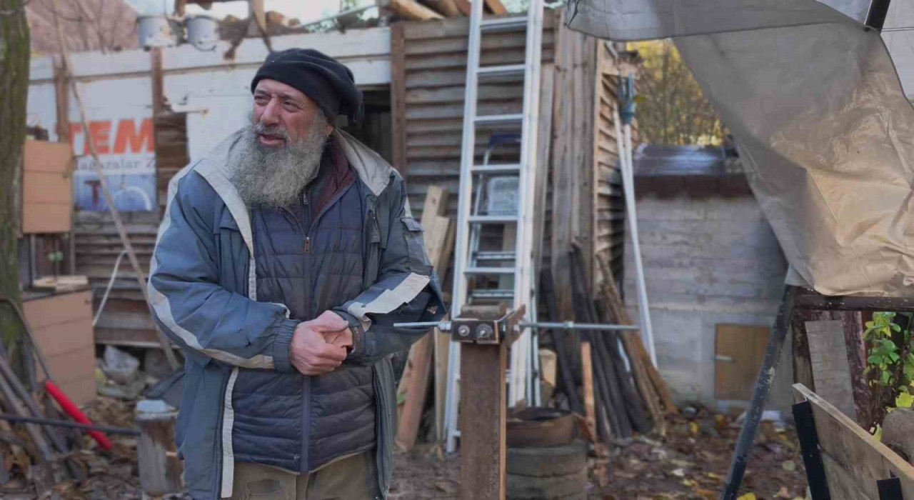 Erzurumda geri dönüşüm ustası: Atıkları sanata dönüştürüyor