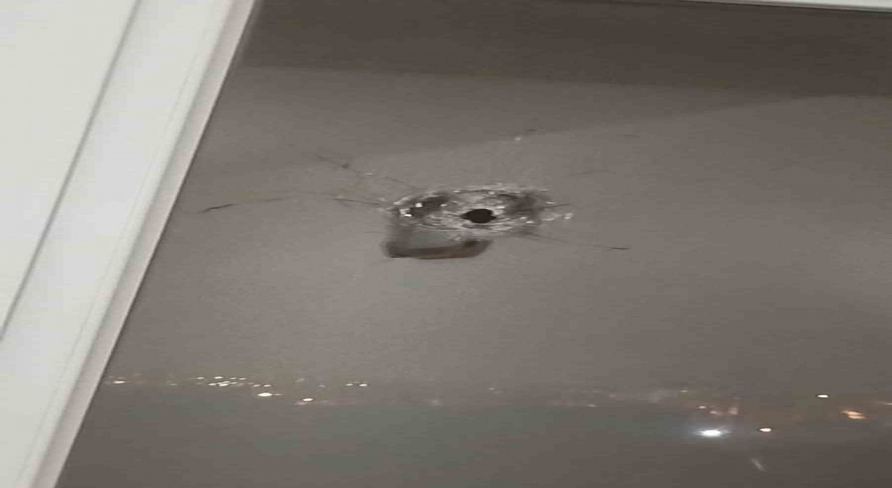 Esenyurtta alkollü maganda paniği: Evin camına kurşun isabet etti