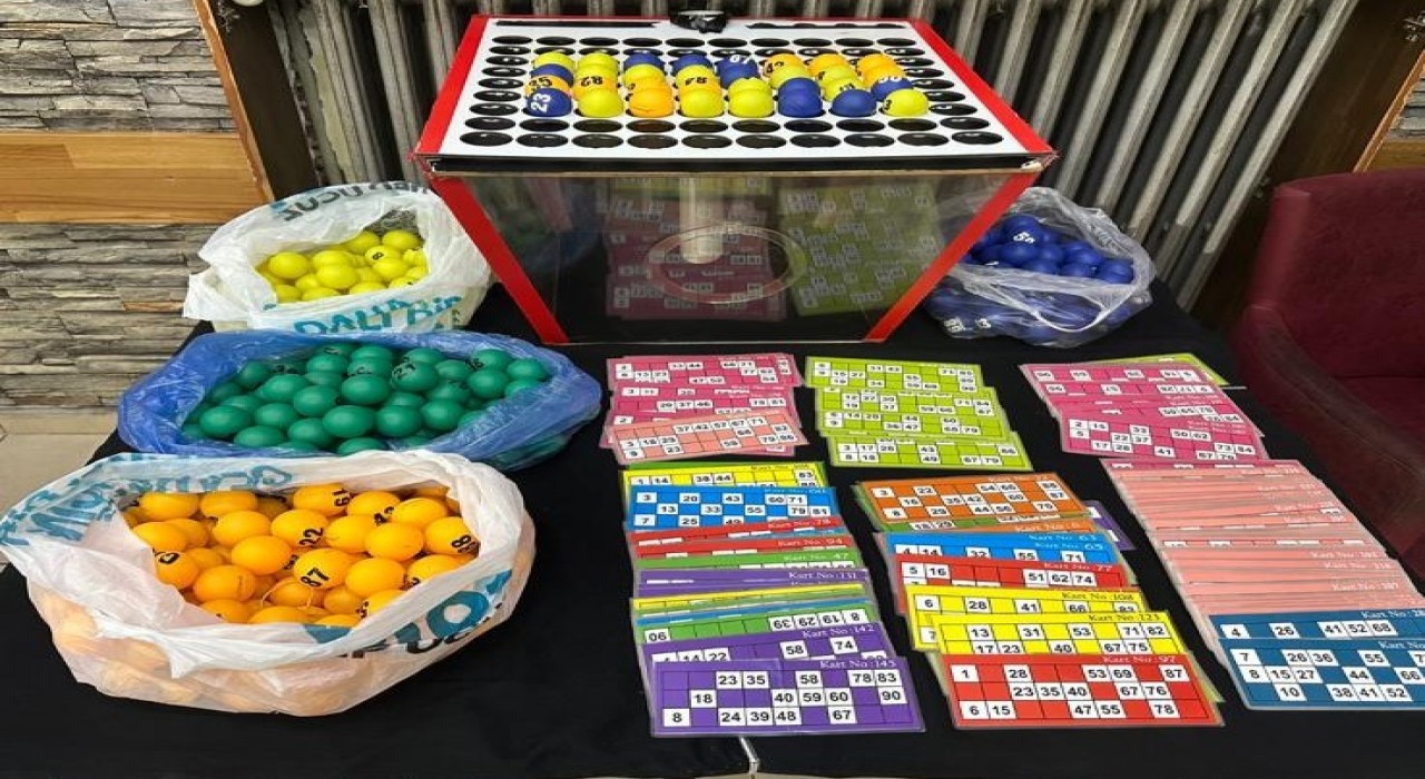 Eskişehirde 3 kapıdan geçilerek erişilebilen kumarhaneye baskın: 40 kişiye toplam 369 bin TL ceza