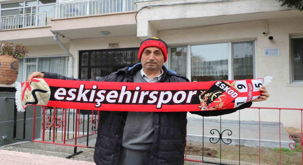 Eskişehirde apartman sakinleri, Eskişehirspor sevgisini binaya taşıdı