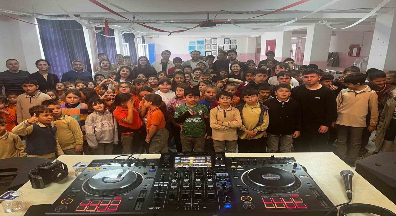 Eskişehirde öğrenciler DJ ile buluştu