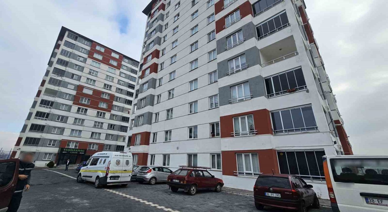 Evi taşınırken tartıştığı nakliyeciyi bıçakladı