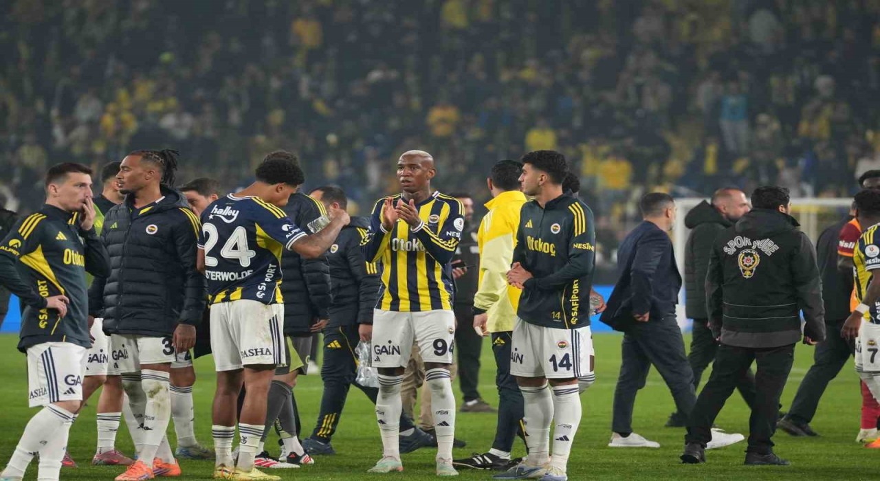 Fenerbahçe, derbide puanı uzatmada aldı