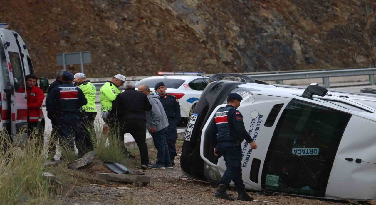 Fethiyede yolcu minibüsü devrildi: 7 yaralı