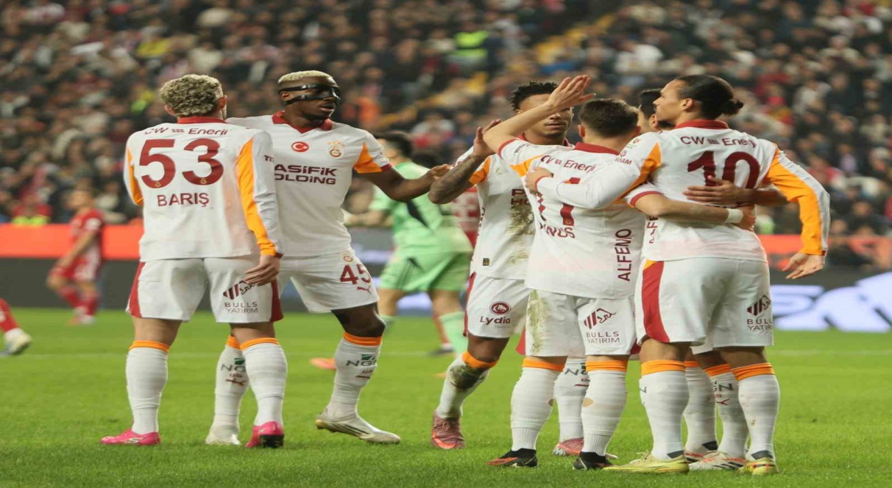 Galatasaray, ligde deplasmanda 2 maç sonra kazandı