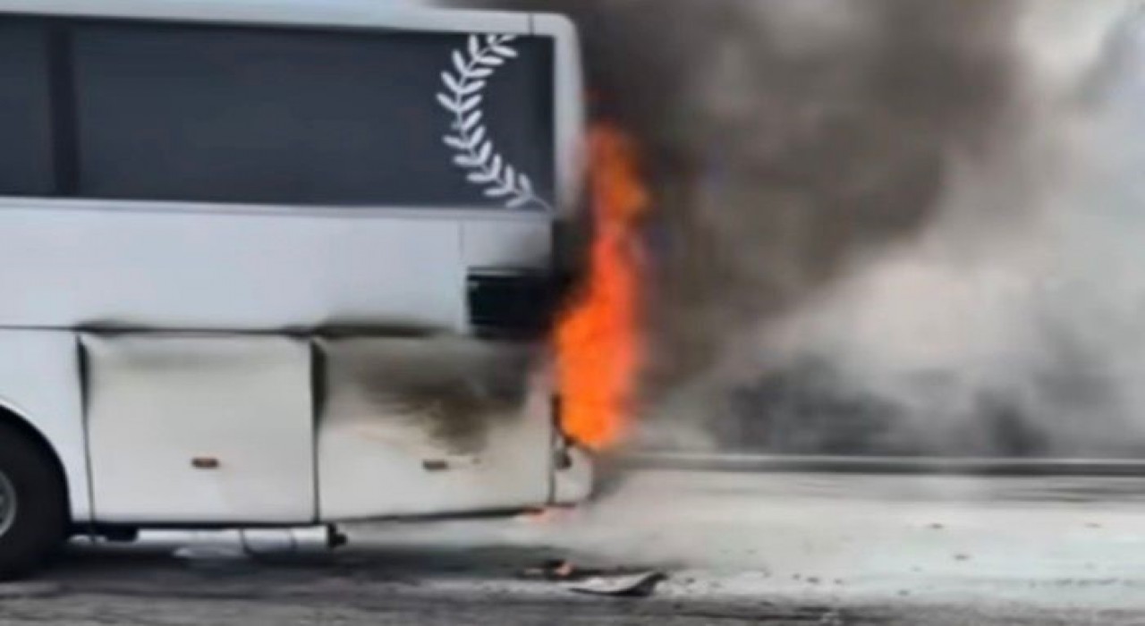 Gaziantepte yolcu otobüsünde çıkan yangını itfaiye söndürdü