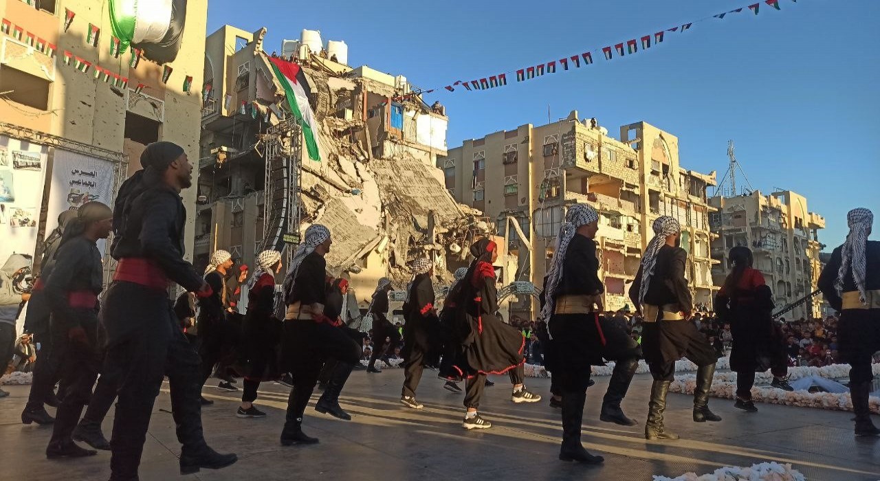 Gazzede 54 çift savaşın gölgesinde dünya evine girdi