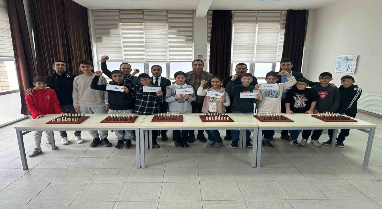 Gençler Kernek Küliyesinde kıyasıya yarıştı