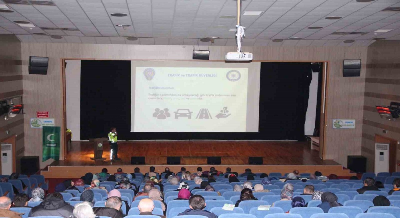 Geredede polis ekipleri vatandaşları ve öğrencileri bilgilendirdi