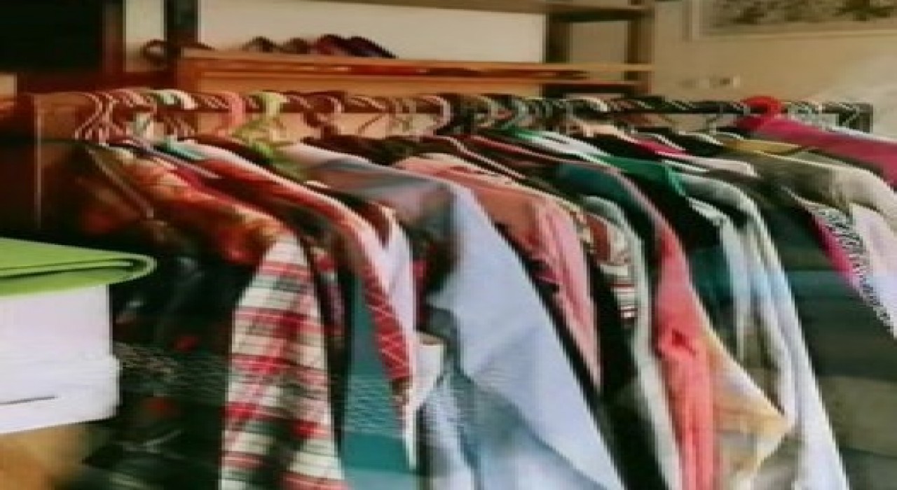 Germencikte bağışlanan kıyafetler ihtiyaç sahiplerine teslim ediliyor