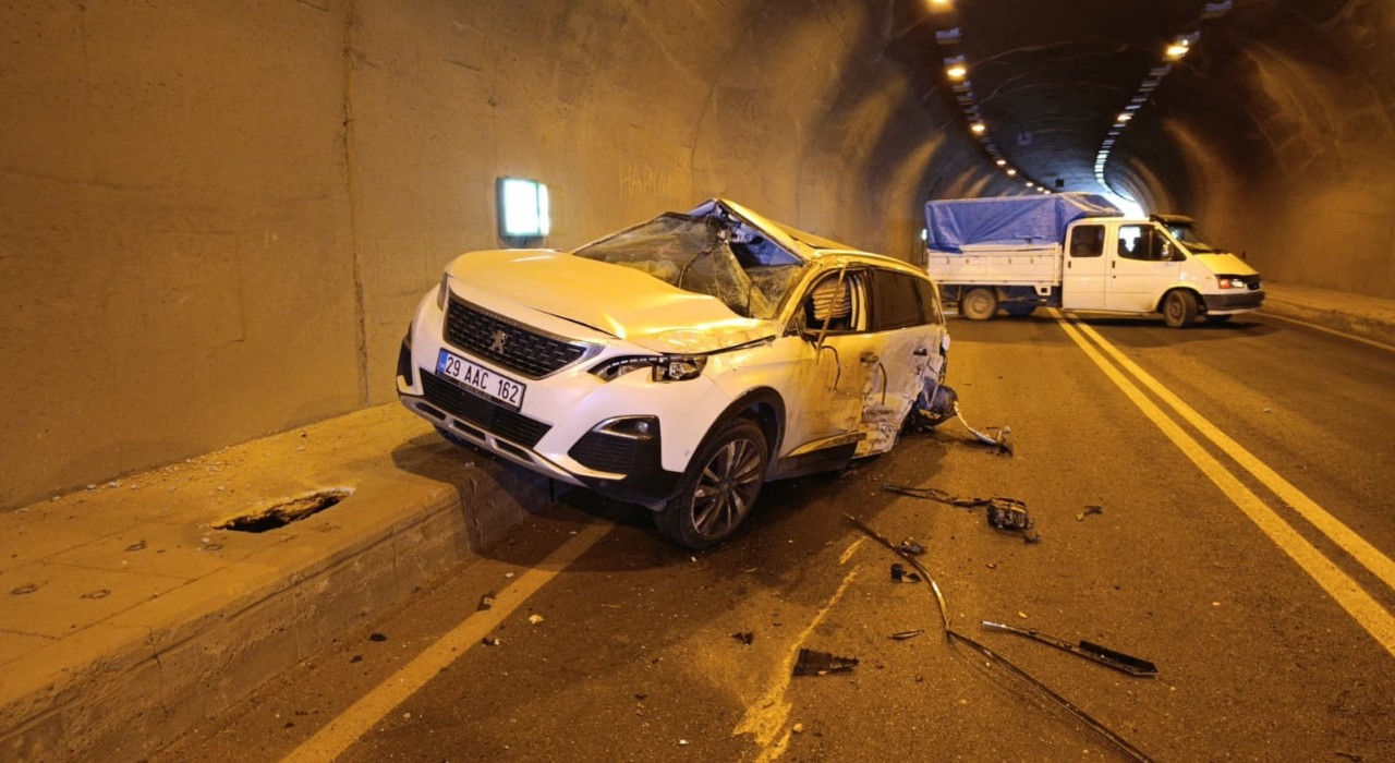 Gümüşhanede yarım saat arayla meydana gelen iki kazada 1 kişi öldü, 3 kişi yaralandı